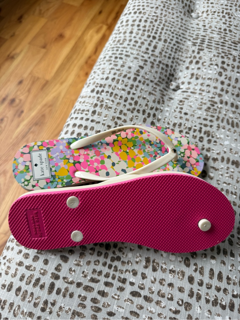 New! Kate Spade Confetti Flip Flops with Cream Straps - Picture 3 of 5
